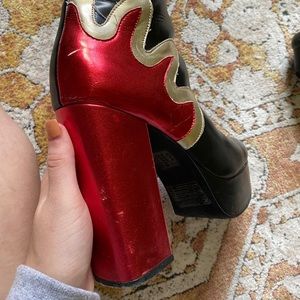 Flame platforms